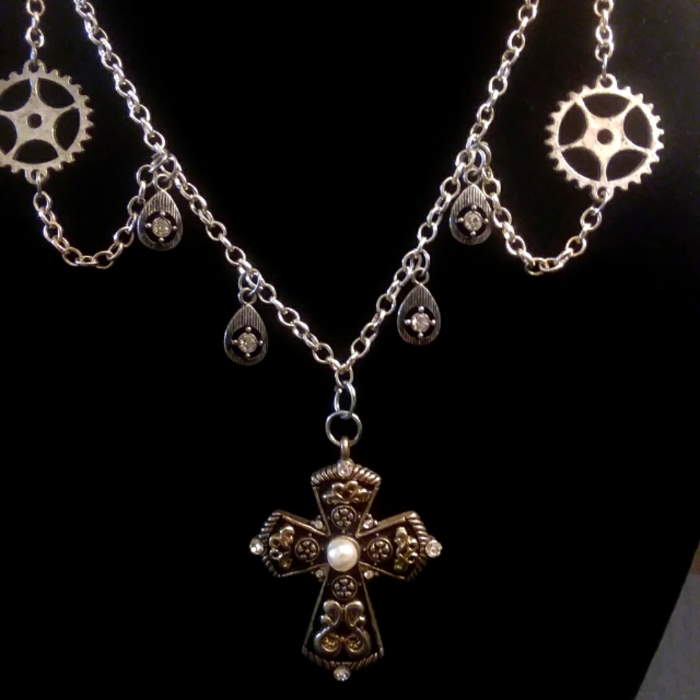 Gothic steampunk necklace! Hand made.